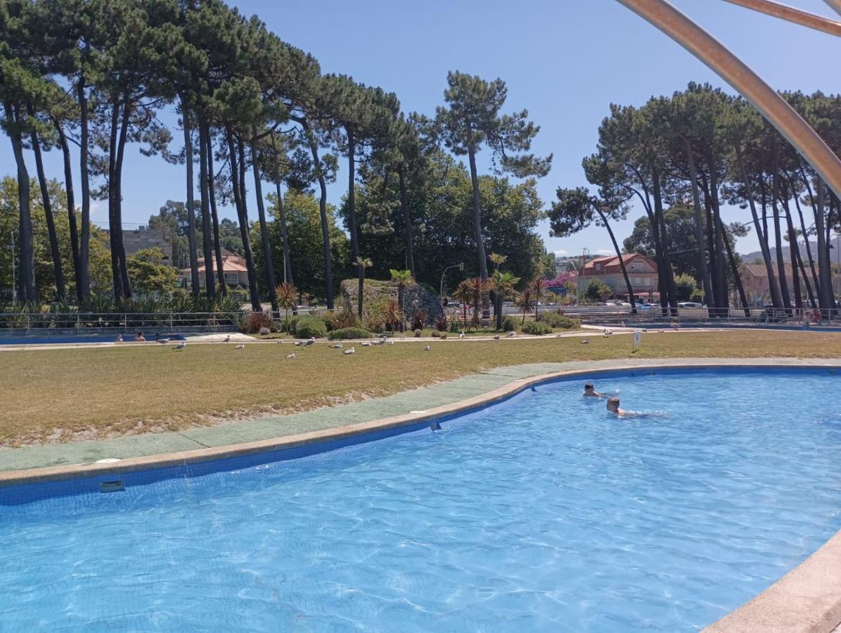 Samil primera línea de playa Vigo Exterior foto