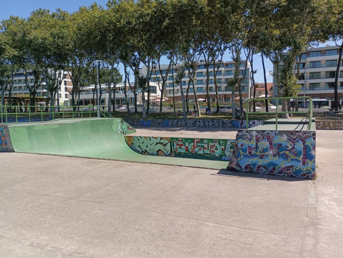 Samil primera línea de playa Vigo Exterior foto