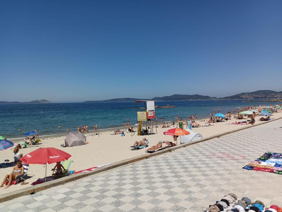 Samil primera línea de playa Vigo Exterior foto