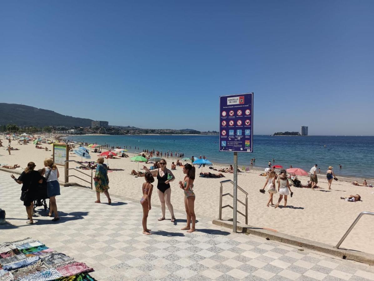 Samil primera línea de playa Vigo Exterior foto